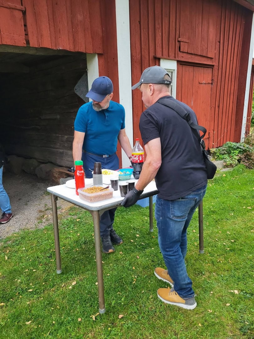 Regn, in med borden. Inget regn, ut med borden!